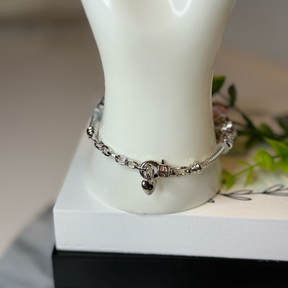 Dreamcatcher Elegant Silver and Pink Charm Bracelet With Hearts and Beads - Picture 5 of 9